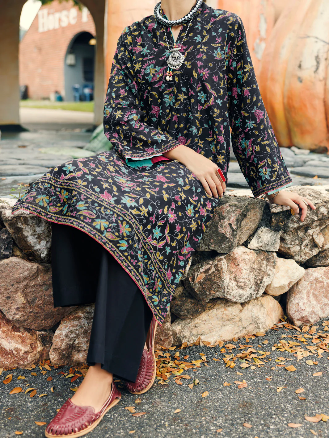 BLACK LAWN KURTI | AL-LK-1042/FB-1042A - Image 2