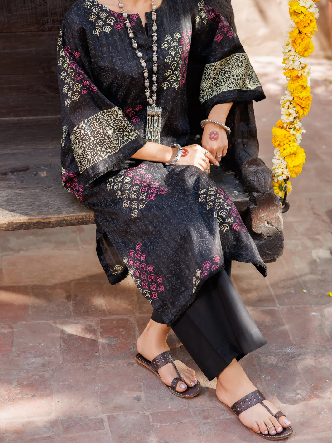 BLACK DOBBY KURTI | AL-LK-1059/FB-1059A - Image 2
