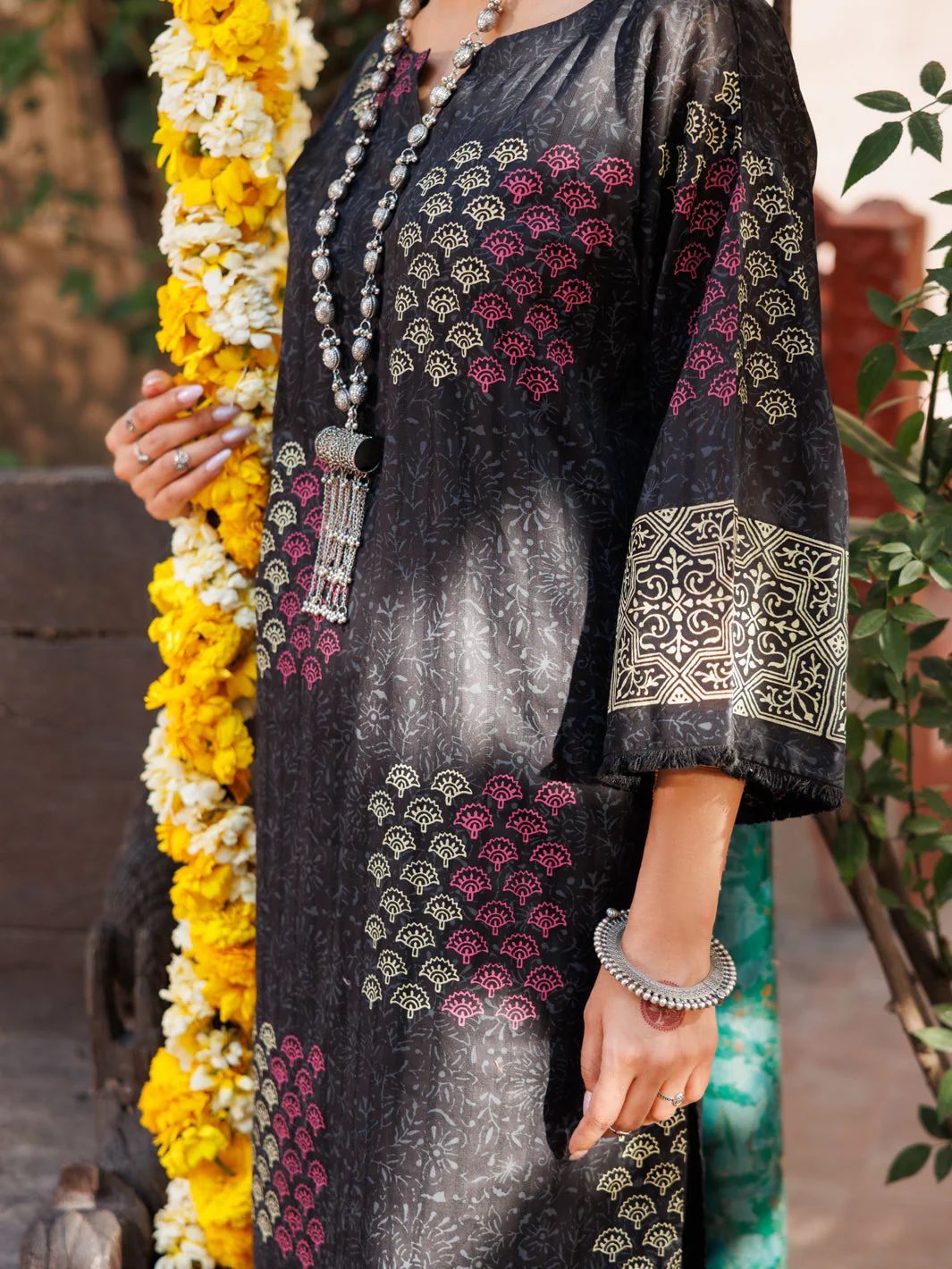 BLACK DOBBY KURTI | AL-LK-1059/FB-1059A - Image 4