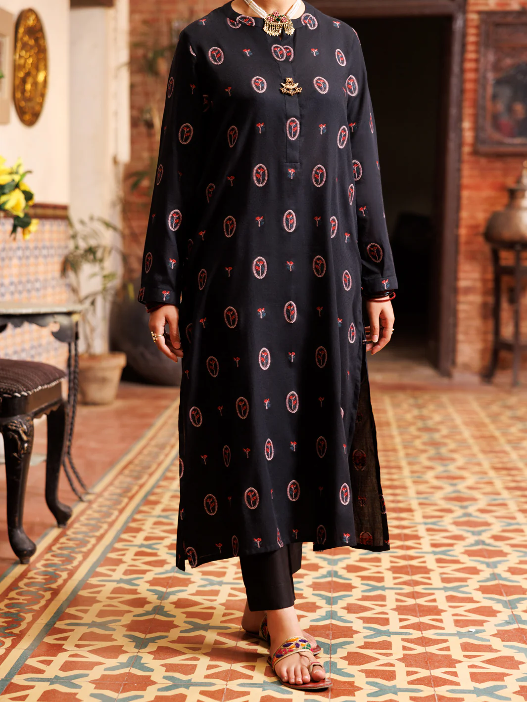BLACK YARN DYED KURTI | AL-LK-977/FB-977A - Image 3