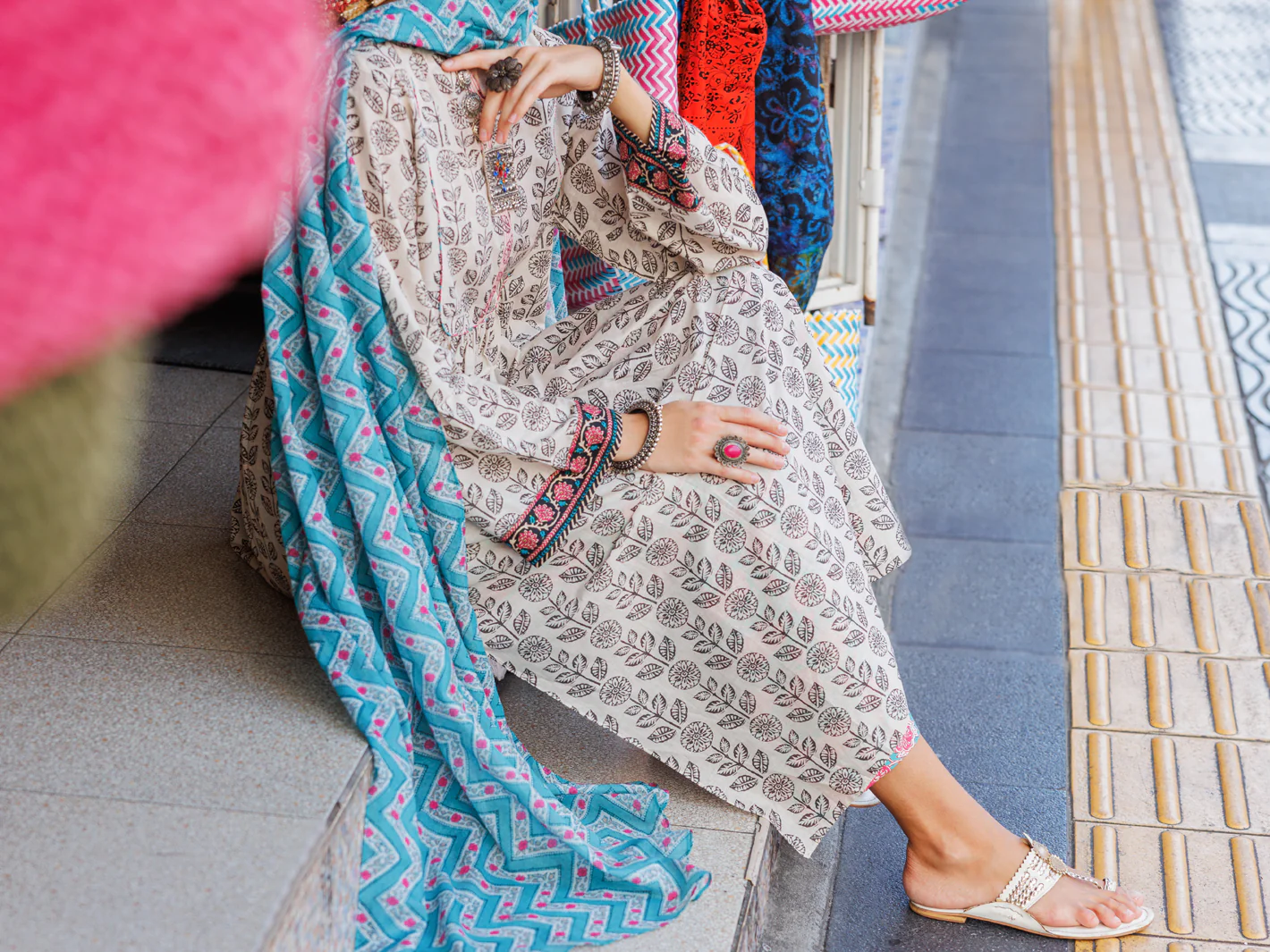 MU-BK WH LAWN 3PC UNSTITCHED | ALP-3PS-1755 FB-1755A - Image 4