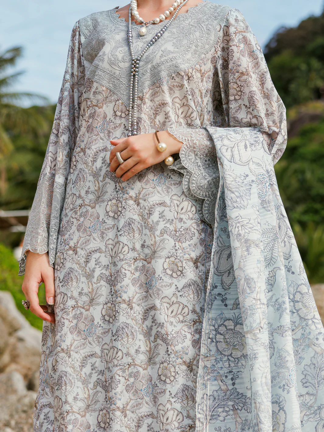 LIGHT GREY LAWN 3PC STITCHED | ALP-3PS-1809/S FB-1809A - Image 4