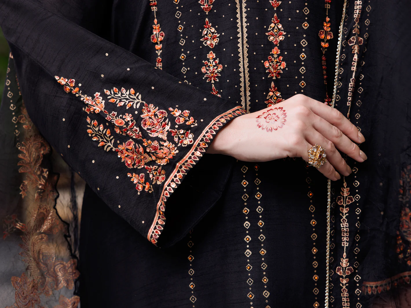 BLACK SHEESHA SILK 3PC STITCHED | ALP-3PS-2031/S AM-3001A - Image 4