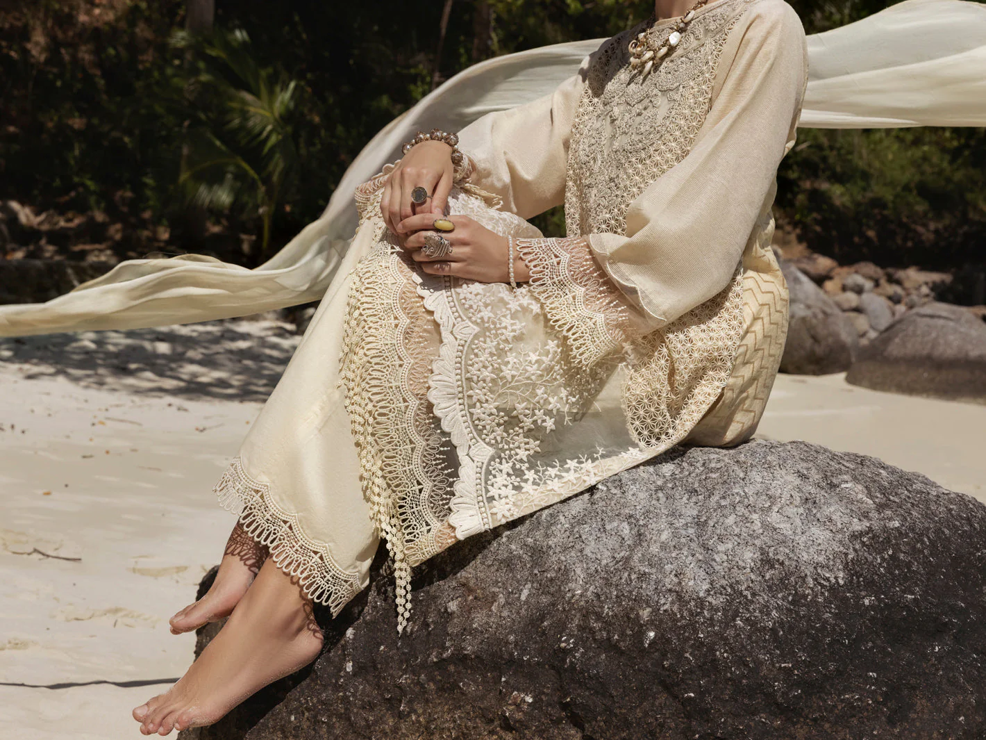 OFF WHITE 3PC UNSTITCHED | ALP-3PS-US-1269 AM-2562A - Image 5