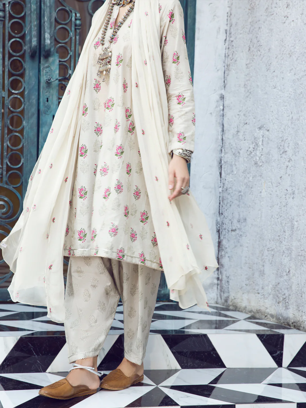 BEIGE LAWN 3PC STITCHED | ALP-3PS-US-1297/S FB-1297A - Image 2