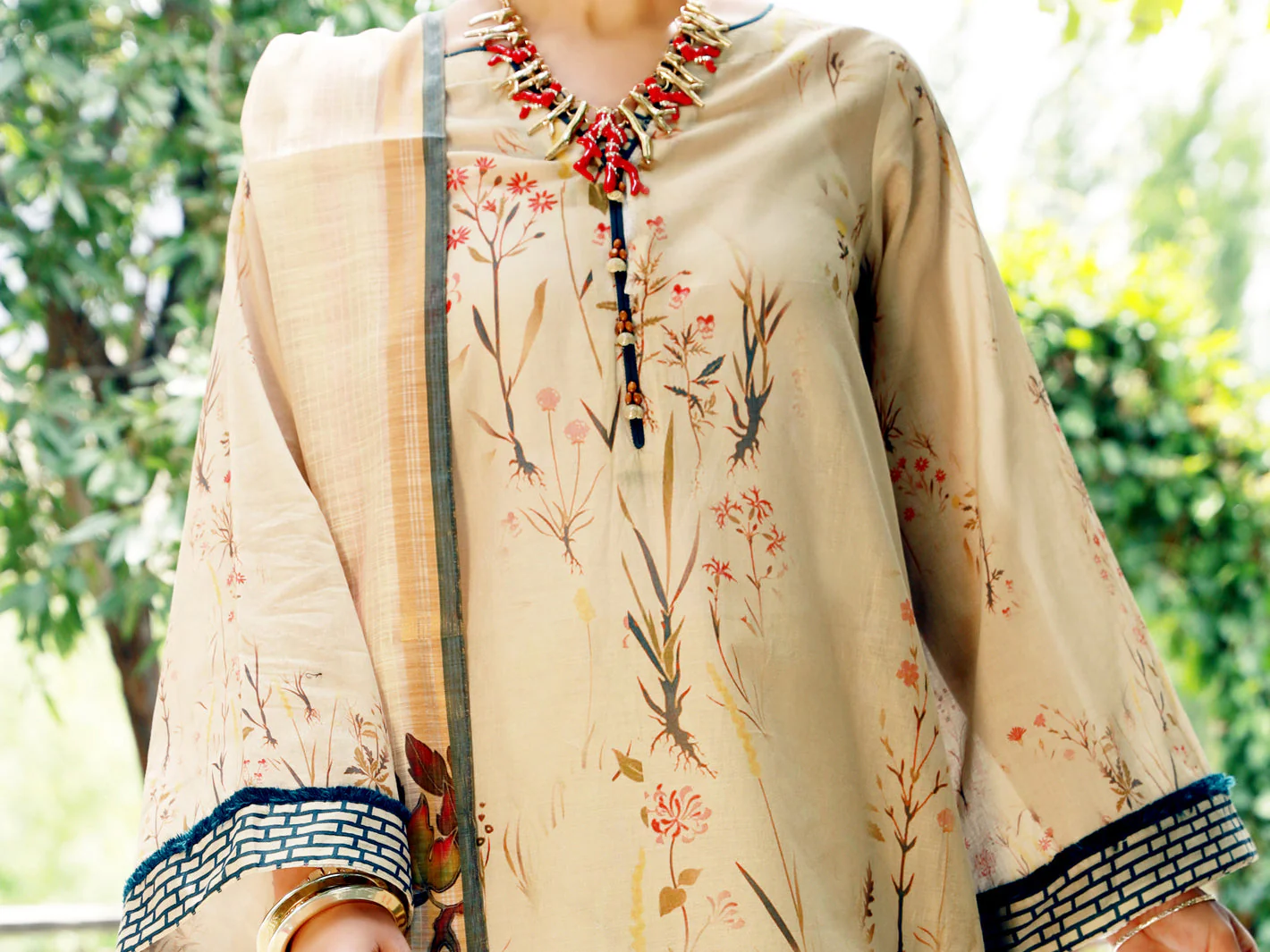 BEIGE LAWN 3PC STITCHED | ALP-3PS-US-1378/S FB-1378A - Image 4