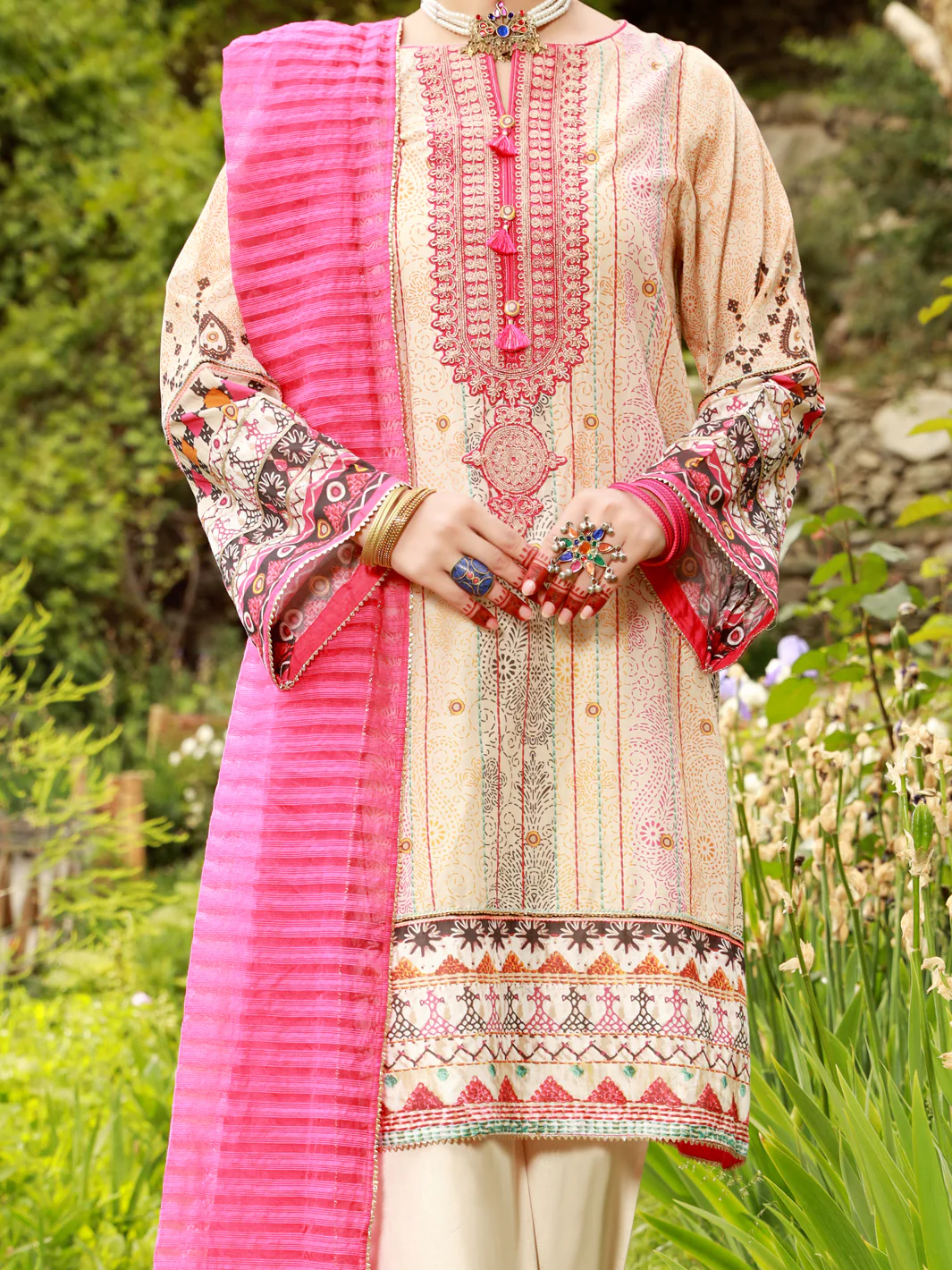 OFF WHITE LAWN 3PC STITCHED | ALP-3PS-US-1387/S FB-1387A - Image 4