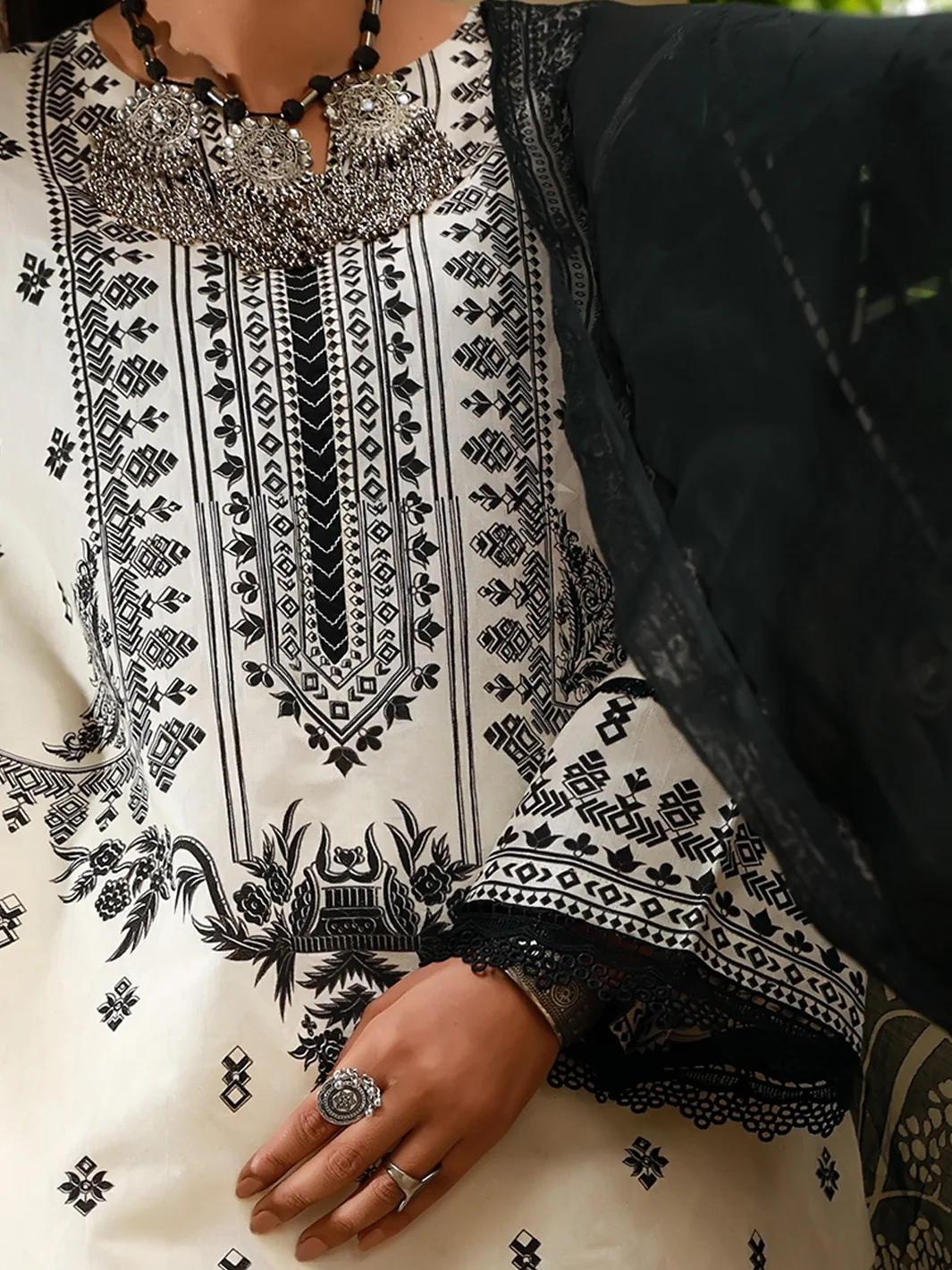 BLACK & WHITE JACQUARD 3PC UNSTITCHED | ALP-3PS-US-1409 FB-1409A - Image 3