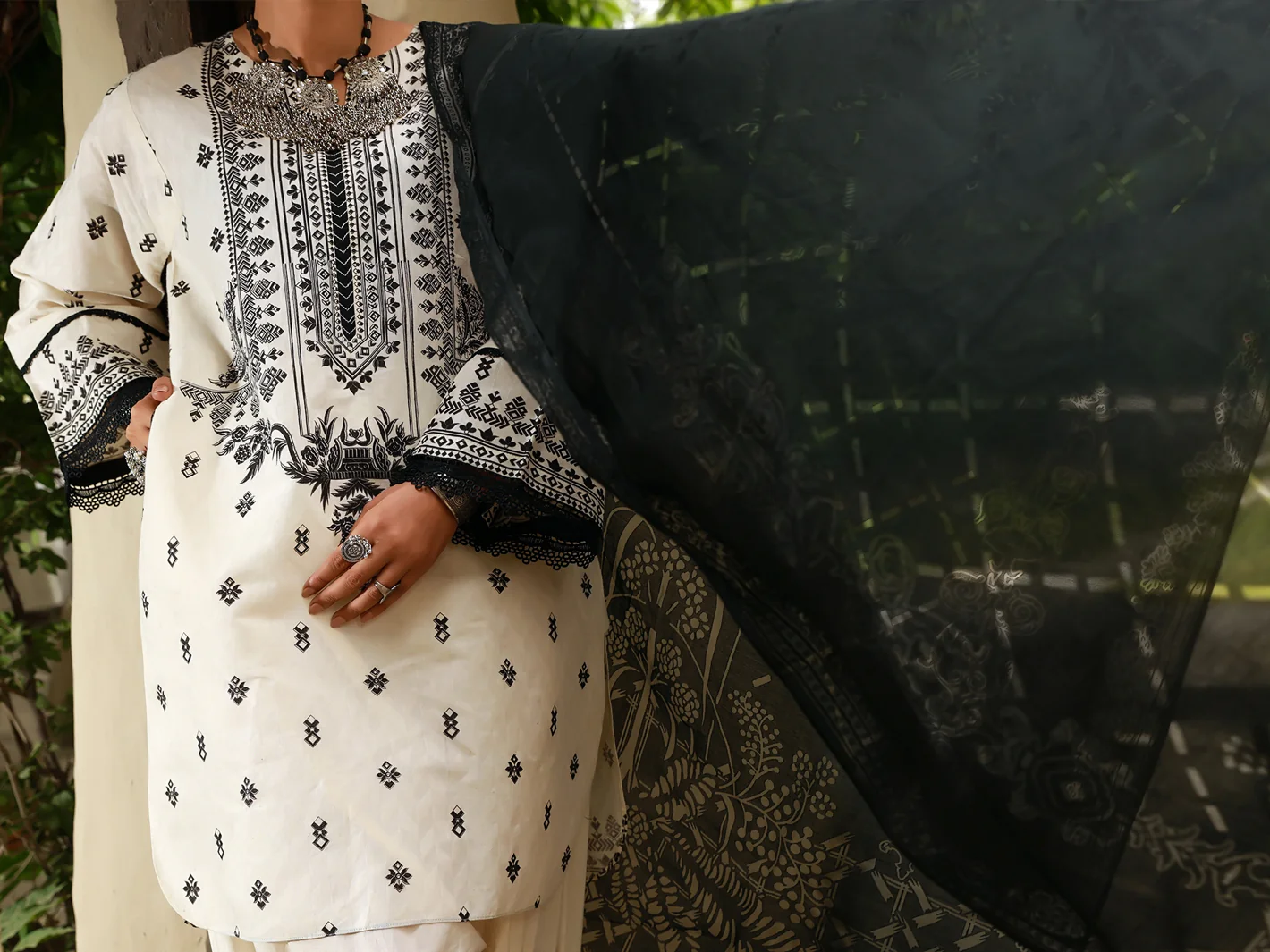 BLACK & WHITE JACQUARD 3PC UNSTITCHED | ALP-3PS-US-1409 FB-1409A - Image 4