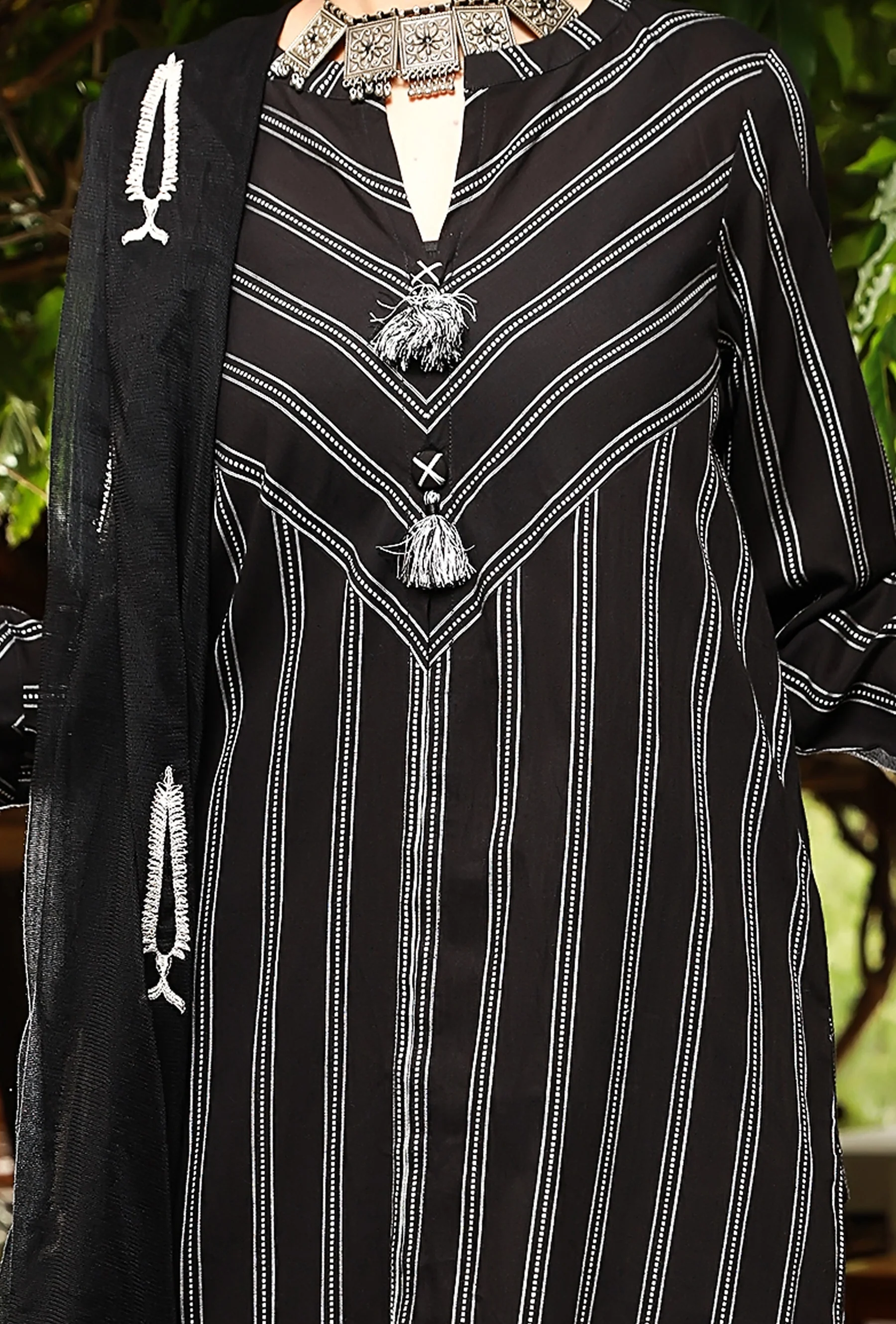 BLACK DYED 3PC UNSTITCHED | ALP-3PS-US-1410 AM-2610A - Image 2