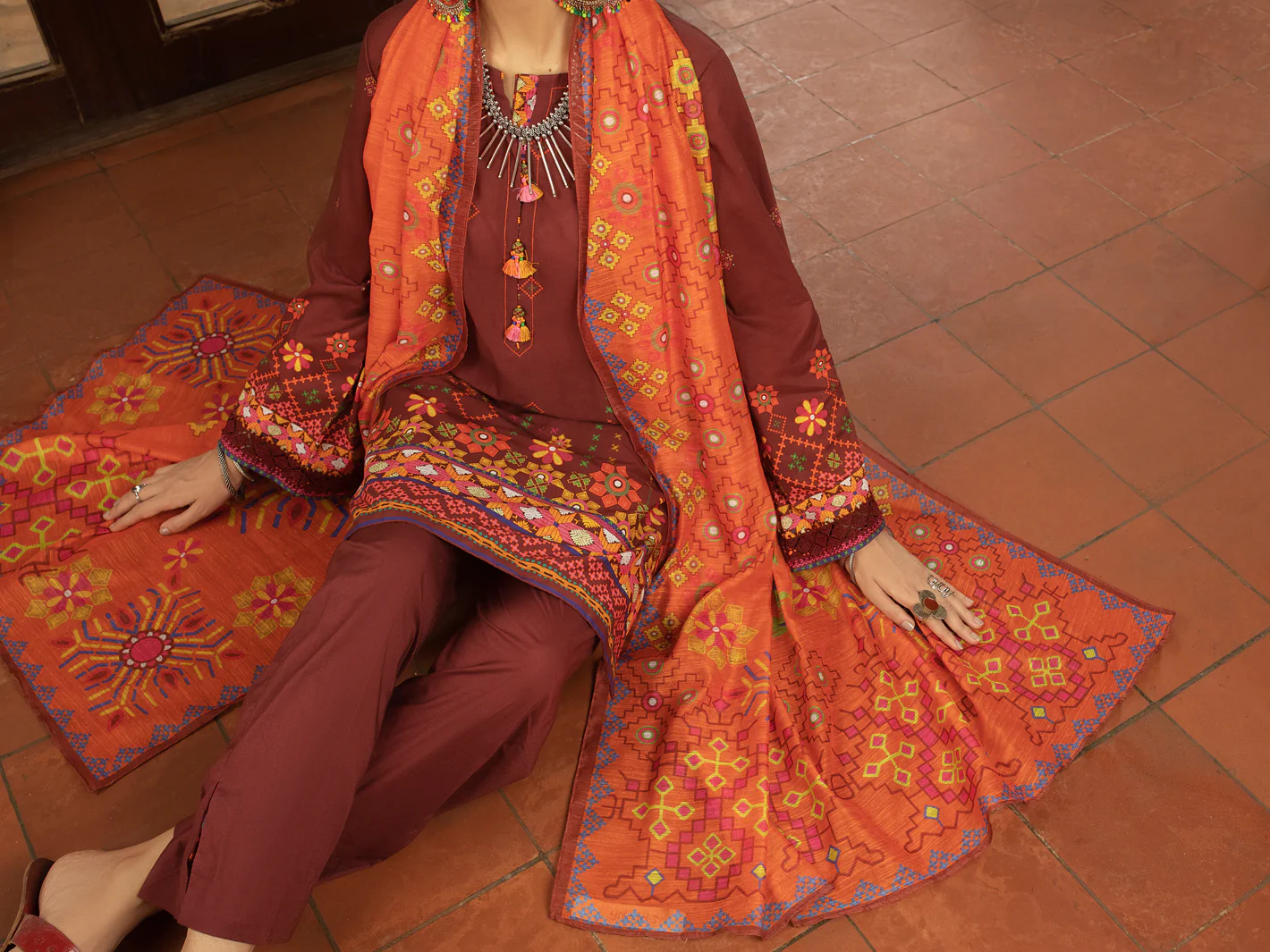 MAROON CAMBRIC 3PC UNSTITCHED | ALP-3PS-US-1424 FB-1424A - Image 4