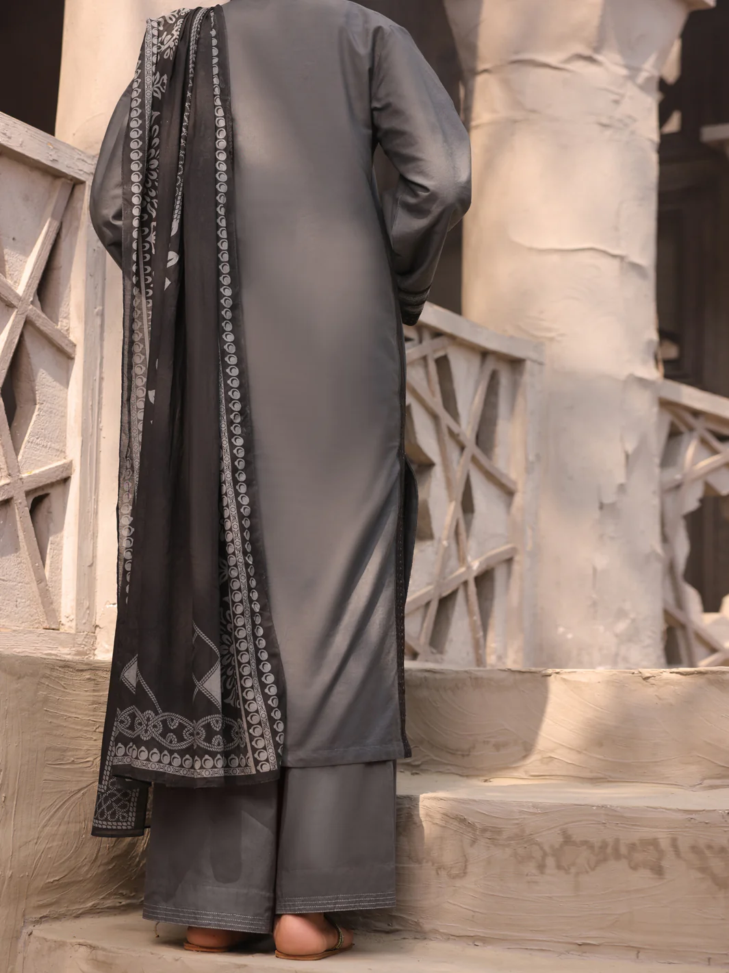 DARK GREY CAMBRIC 3PC UNSTITCHED | ALP-3PS-US-1632 FB-1632A - Image 2