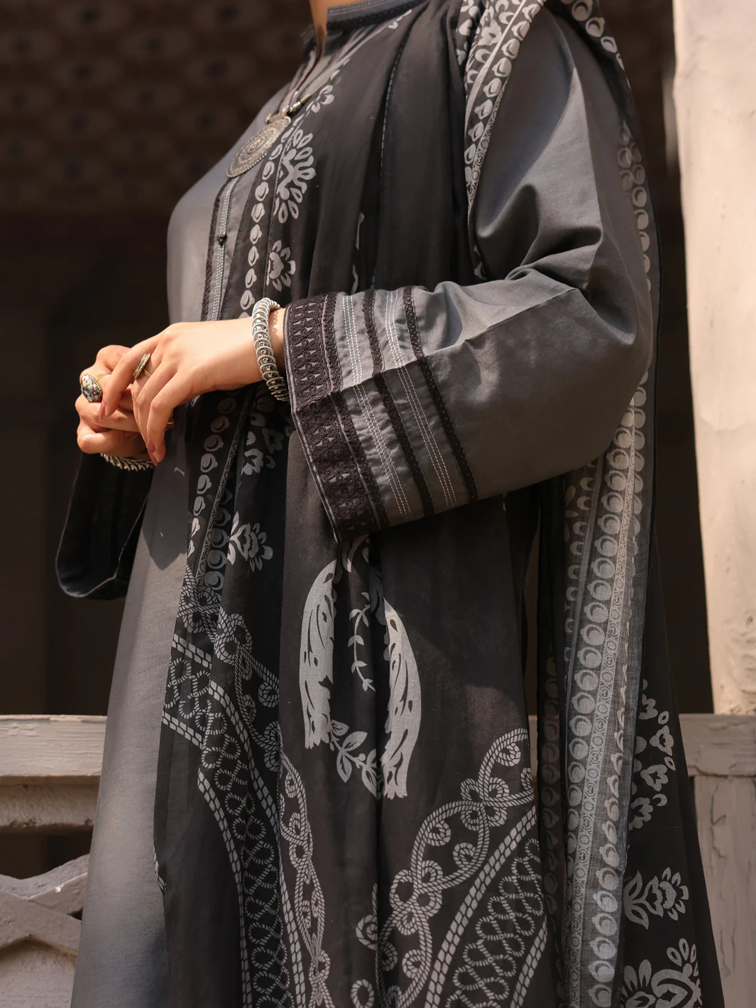 DARK GREY CAMBRIC 3PC UNSTITCHED | ALP-3PS-US-1632 FB-1632A - Image 3