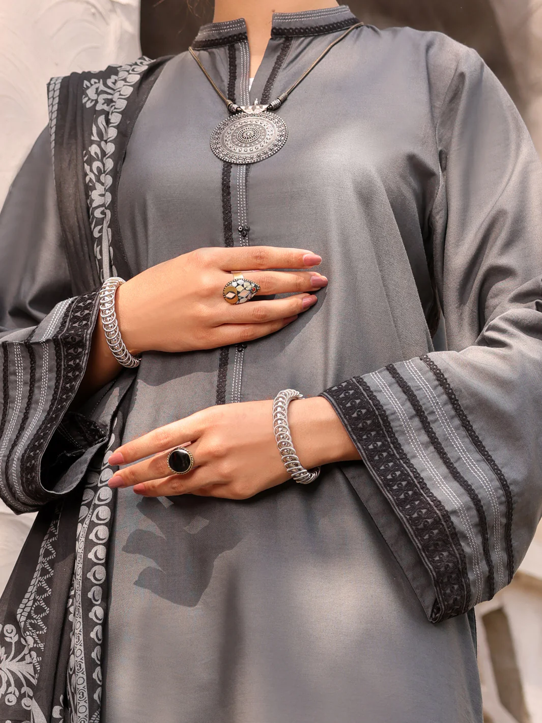 DARK GREY CAMBRIC 3PC UNSTITCHED | ALP-3PS-US-1632 FB-1632A - Image 4