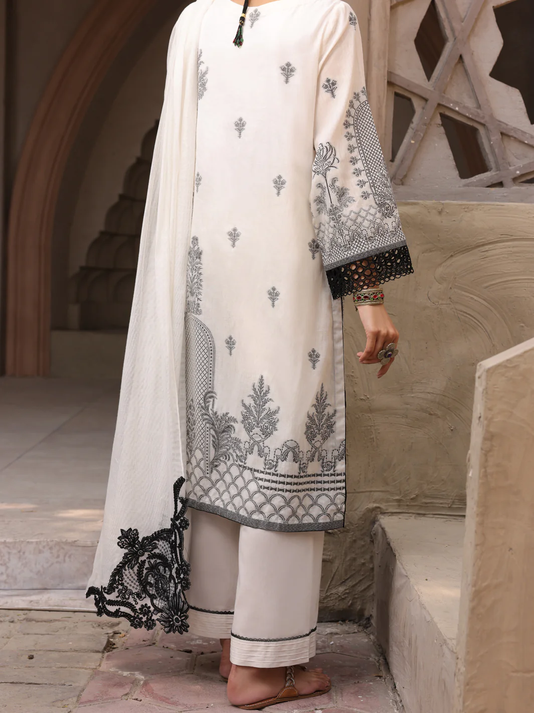 BLACK & WHITE JACQUARD 3PC UNSTITCHED | ALP-3PS-US-1633 FB-1633A - Image 2