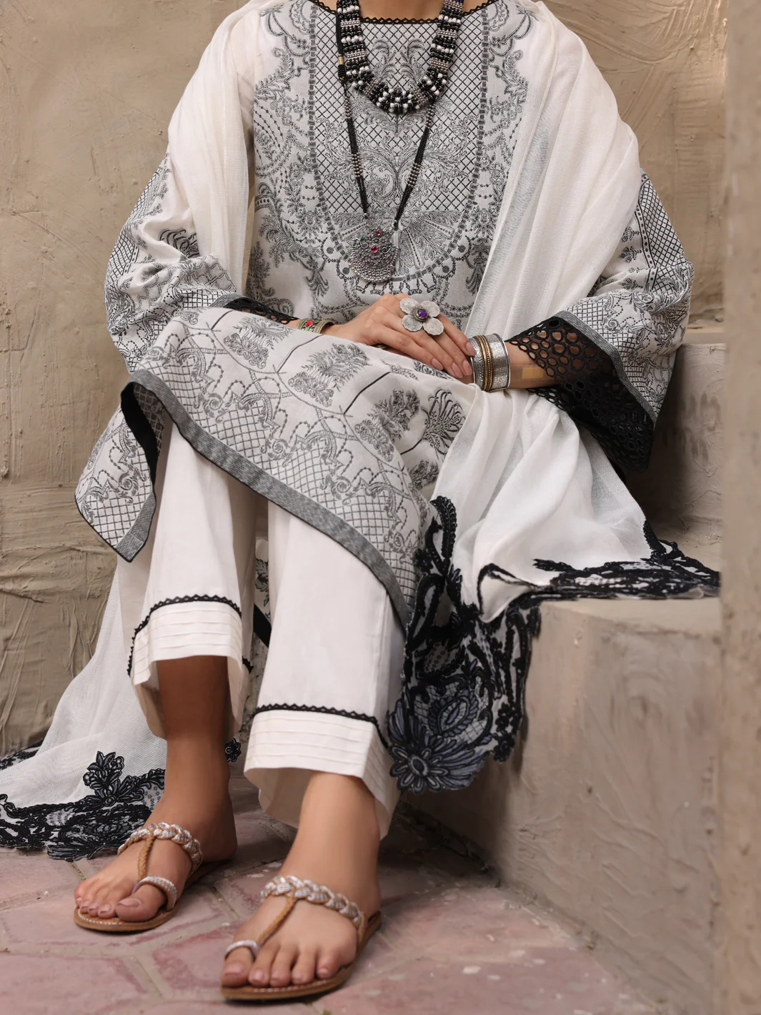 BLACK & WHITE JACQUARD 3PC UNSTITCHED | ALP-3PS-US-1633 FB-1633A - Image 3