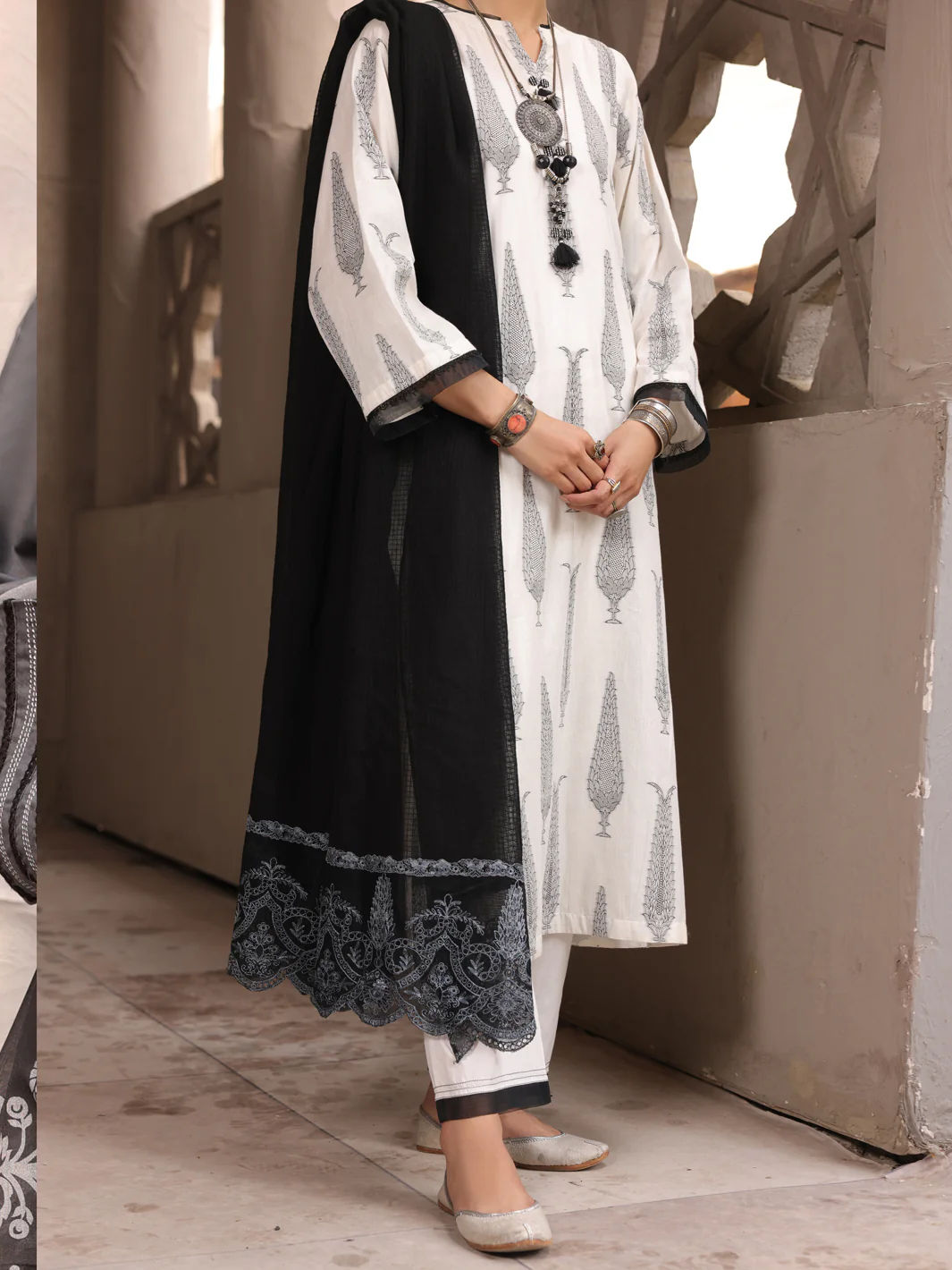 BLACK & WHITE JACQUARD 3PC UNSTITCHED | ALP-3PS-US-1634 FB-1634A - Image 4