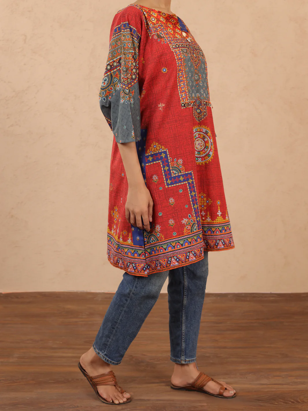 RED CAMBRIC KURTI | ALP-LK-1980/FB-1980A - Image 4