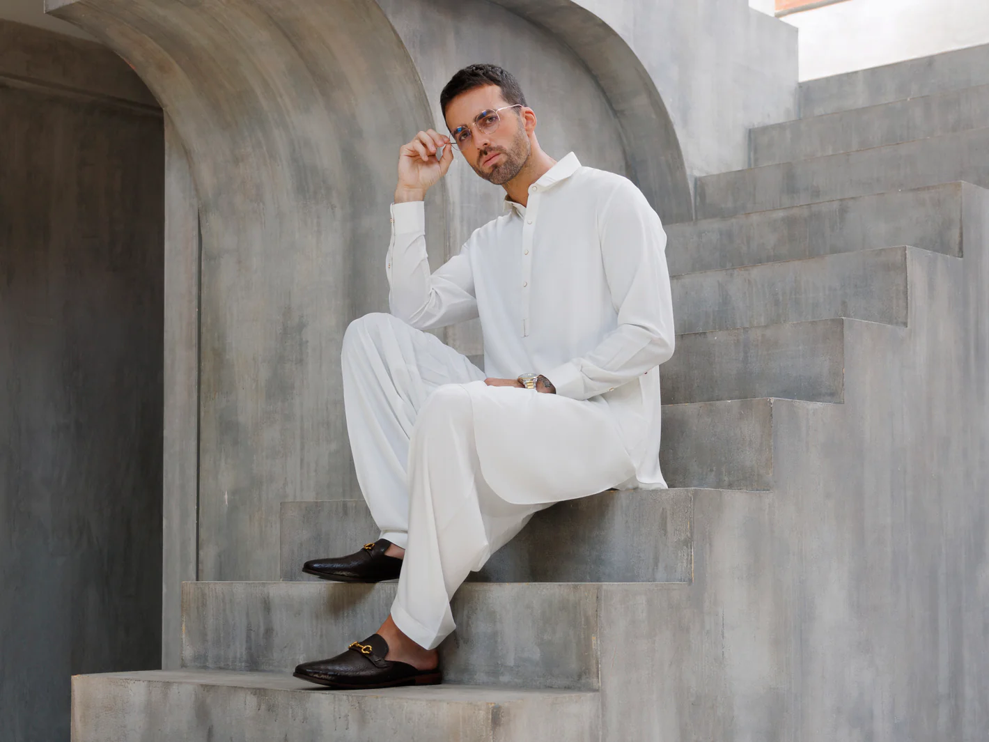 WHITE BLENDED KAMEEZ SHALWAR | ALWA-KS-481/AM-6197A - Image 4