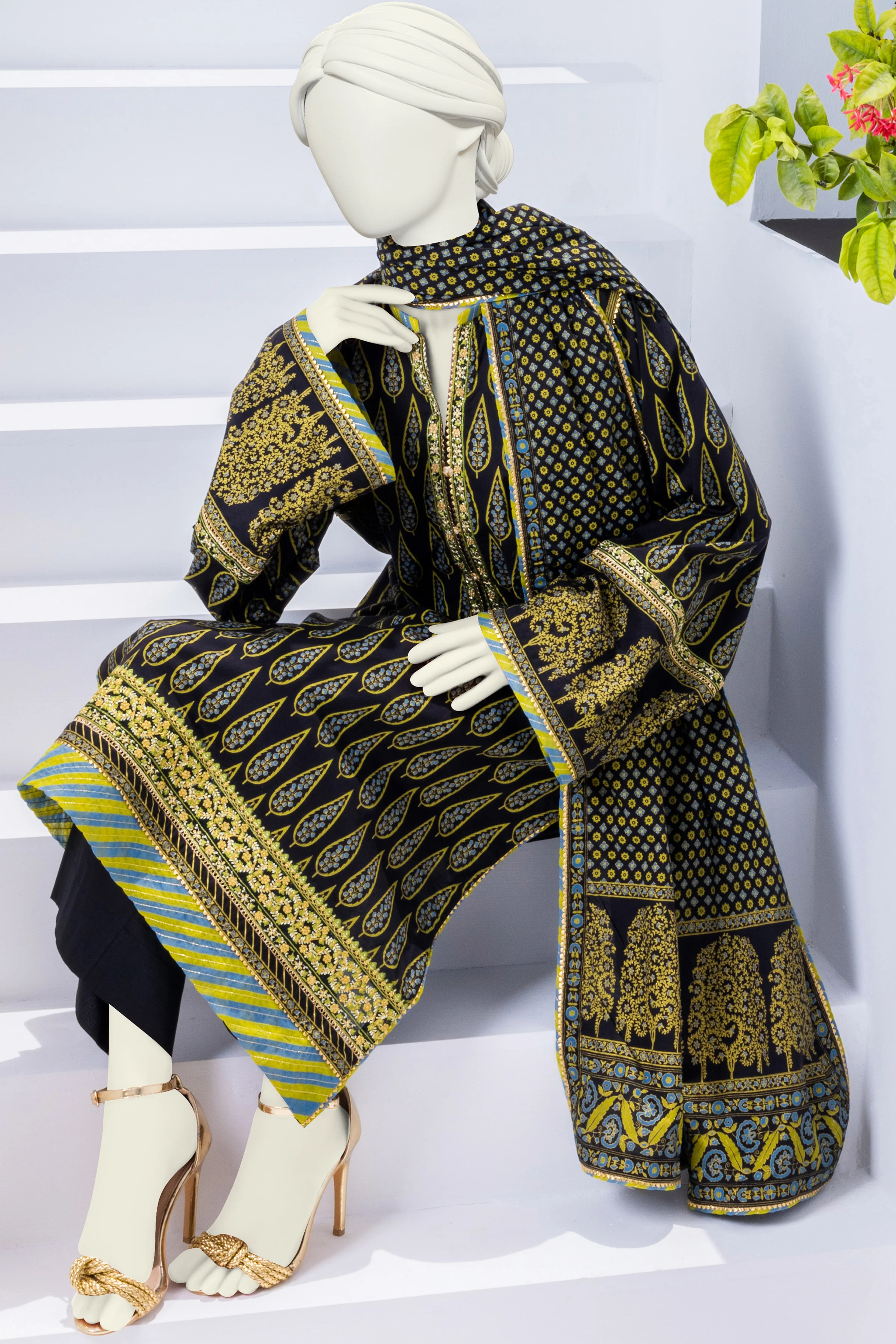 BLACK LAWN 3PC STITCHED | CCW-3PSU-S-US-22-038/S ALMAS - Image 4