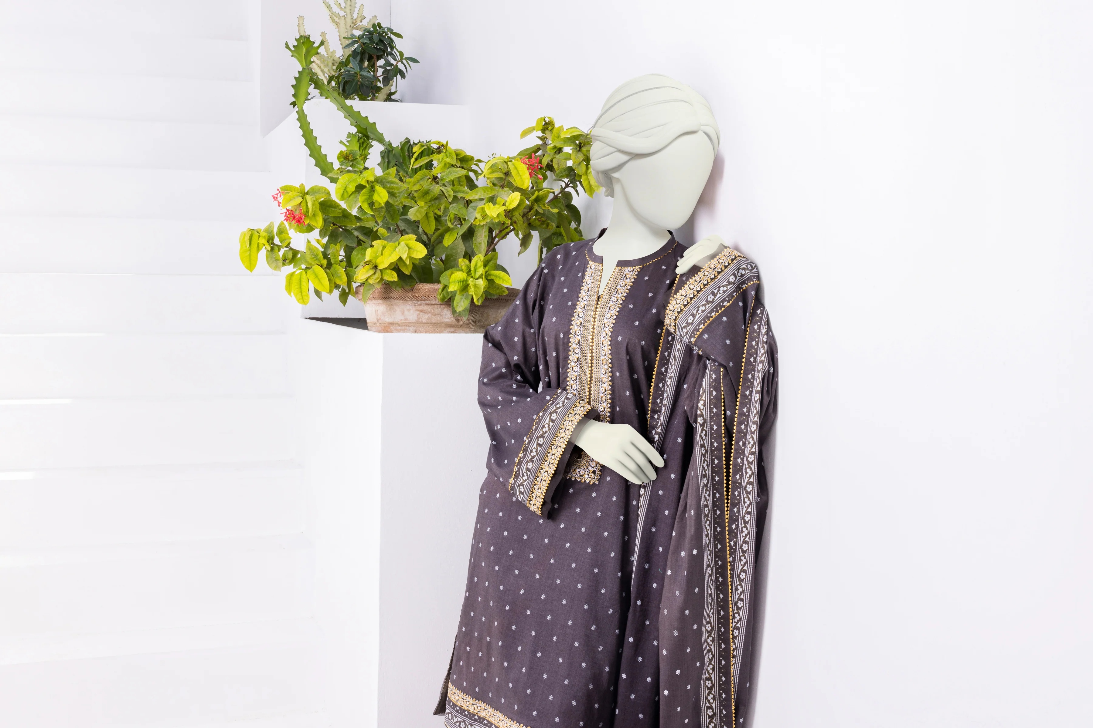 GREY LAWN 3PC UNSTITCHED | CCW-3PU-S-US-22-044 BLOSSOM - Image 5