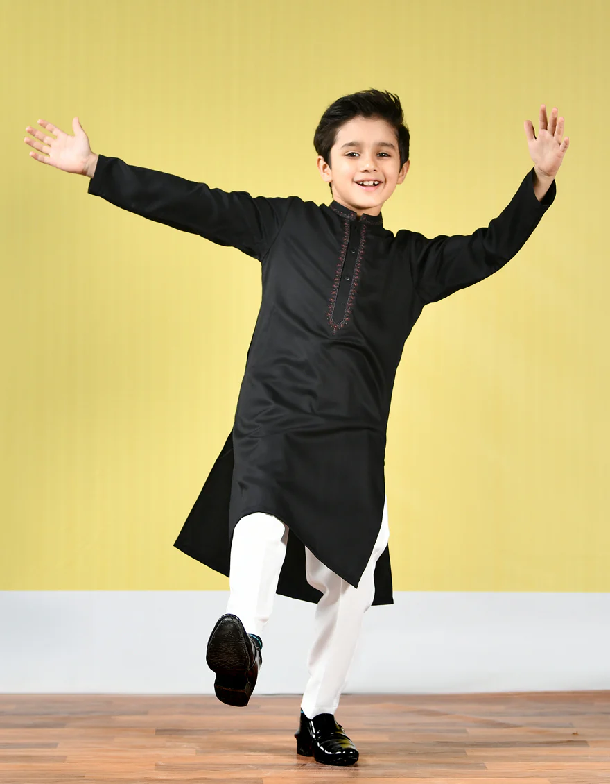 BLACK VISCOSE KURTA | JCK-A-US-42378/S22/JJ8161-SF - Image 3
