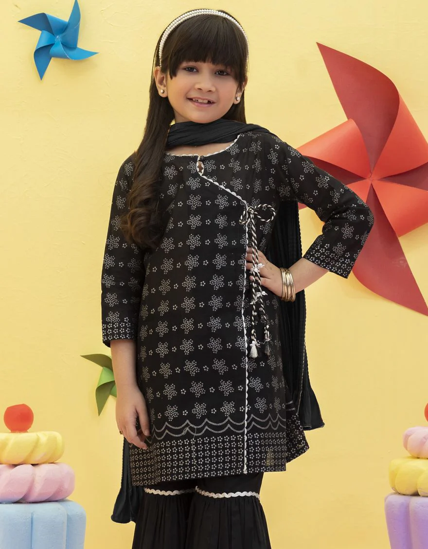 BLACK LAWN 3PC STITCHED | JGKL-S-US-22-1523 FB/CHANDI - Image 4