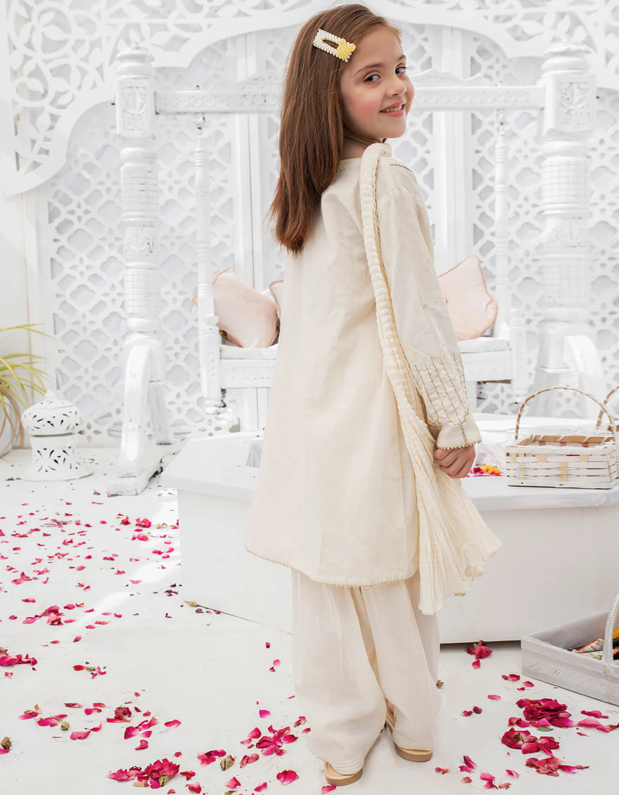 OFF WHITE LAWN 3PC STITCHED | JGKL-S-US-22-1550 FB/OFF WHITE - Image 4