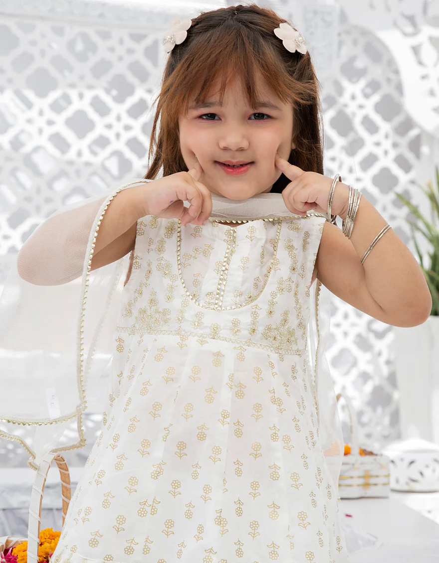 WHITE LAWN 3PC STITCHED | JIK-S-JGKL-US-22-1568 FB/IES-22-002 - Image 3