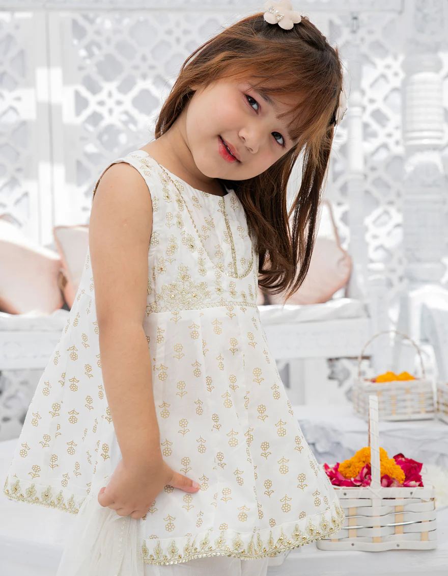 WHITE LAWN 3PC STITCHED | JIK-S-JGKL-US-22-1568 FB/IES-22-002 - Image 4