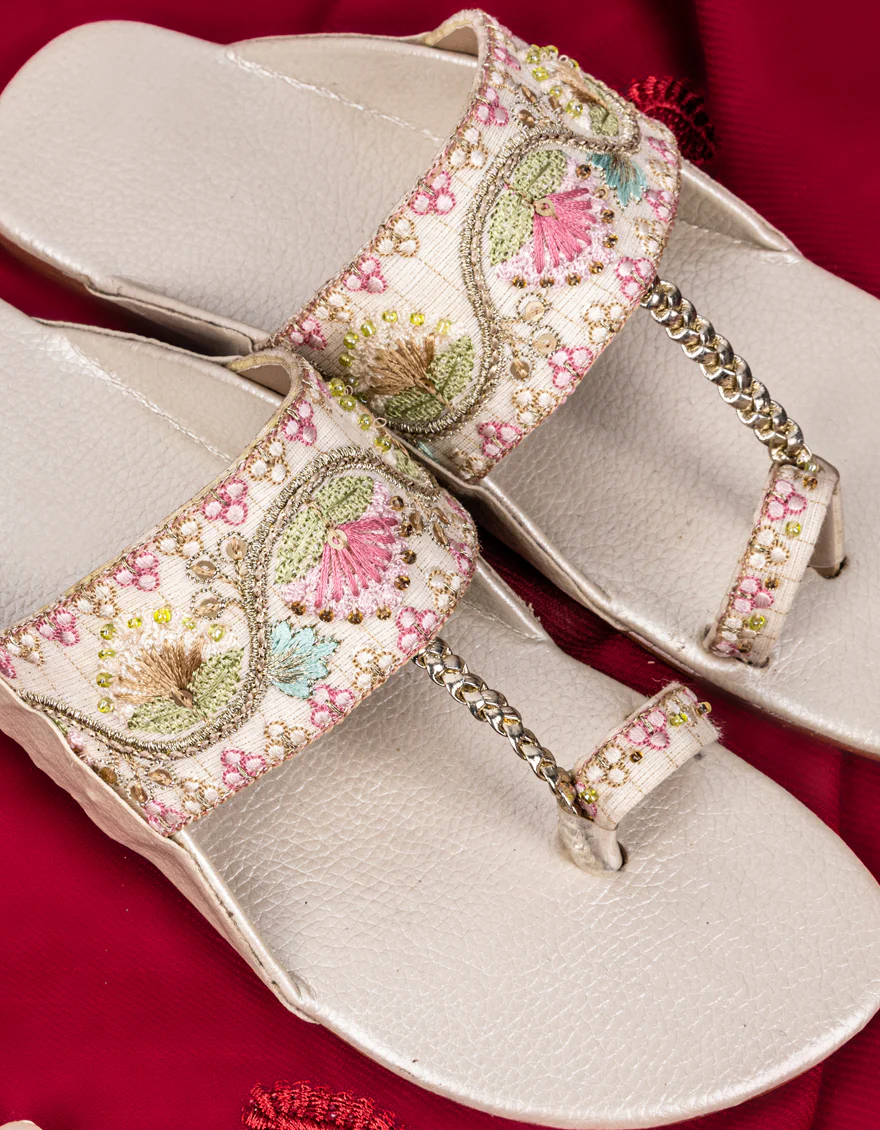OFF WHITE CHAPPAL | JJ-KLFWC-US-23-009 FB/JRZ-061 - Image 2
