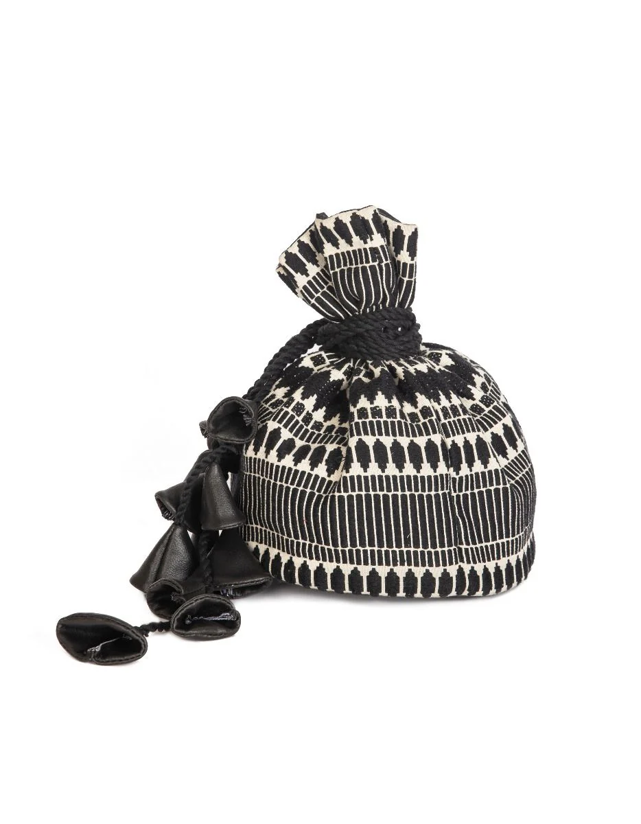 BLACK-WHT STP KHADDI HANDBAG | JJBL-US-21-042 FB/KHADDI - Image 2