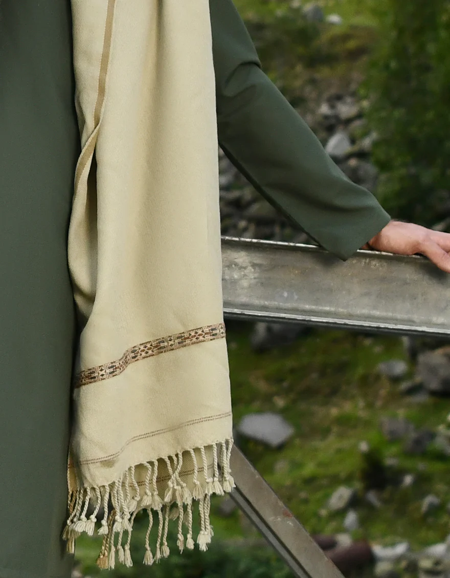 OLIVE WOOLEN SHAWL | JJID-SHW-US-21-0003 FB/DUSSA SHAWL - OLIVE - Image 3