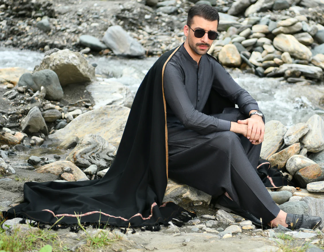 BLACK SHAWL | JJID-SHW-US-22-0004 FB/DUSSA SHAWL-BLACK - Image 3