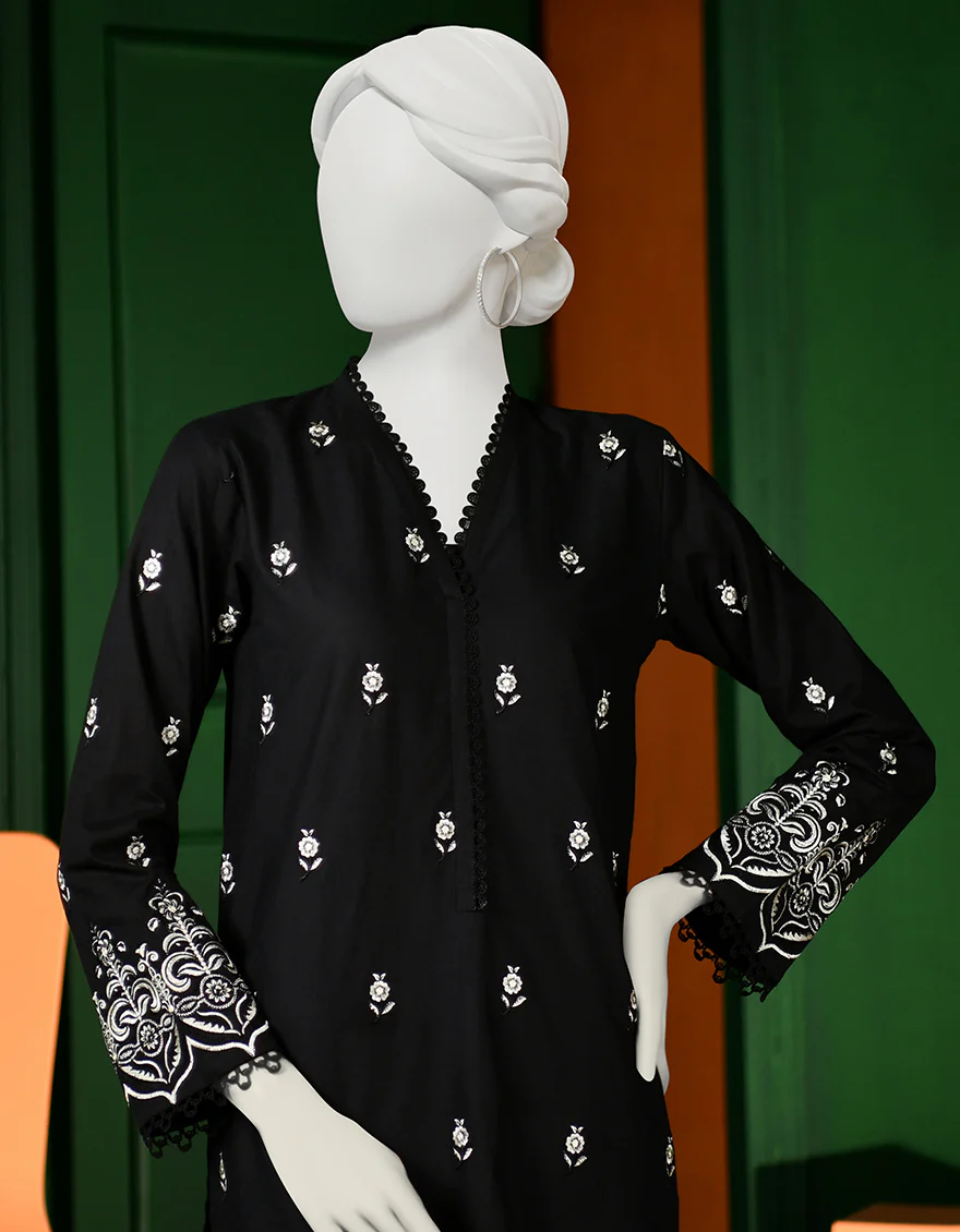BLACK LAWN KURTI | JJLK-S-JPWK-US-23-935 FB/JA-914 - Image 2