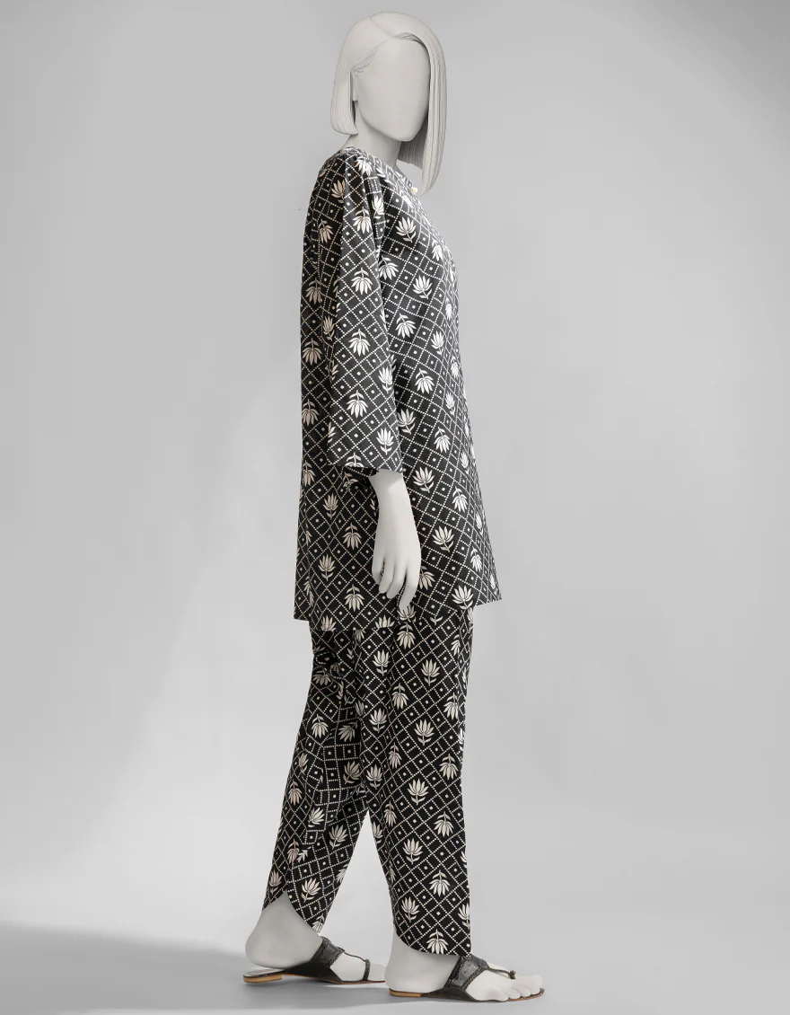 BLACK LAWN KURTI | JJLK-S-JSS-25-496 FB - Image 3