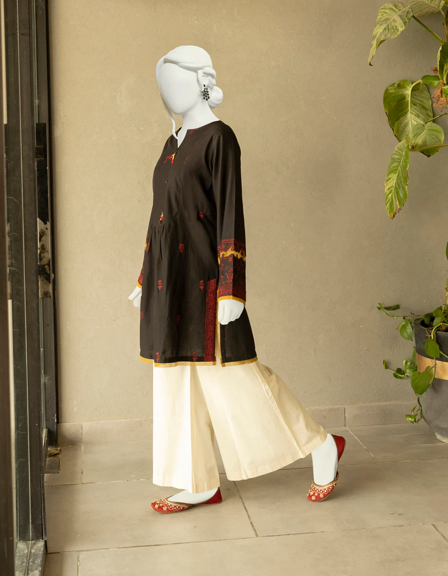 BLACK LAWN KURTI | JJLK-S-JSS-US-22-337 FB/MUGHAL BEAUTY - Image 4