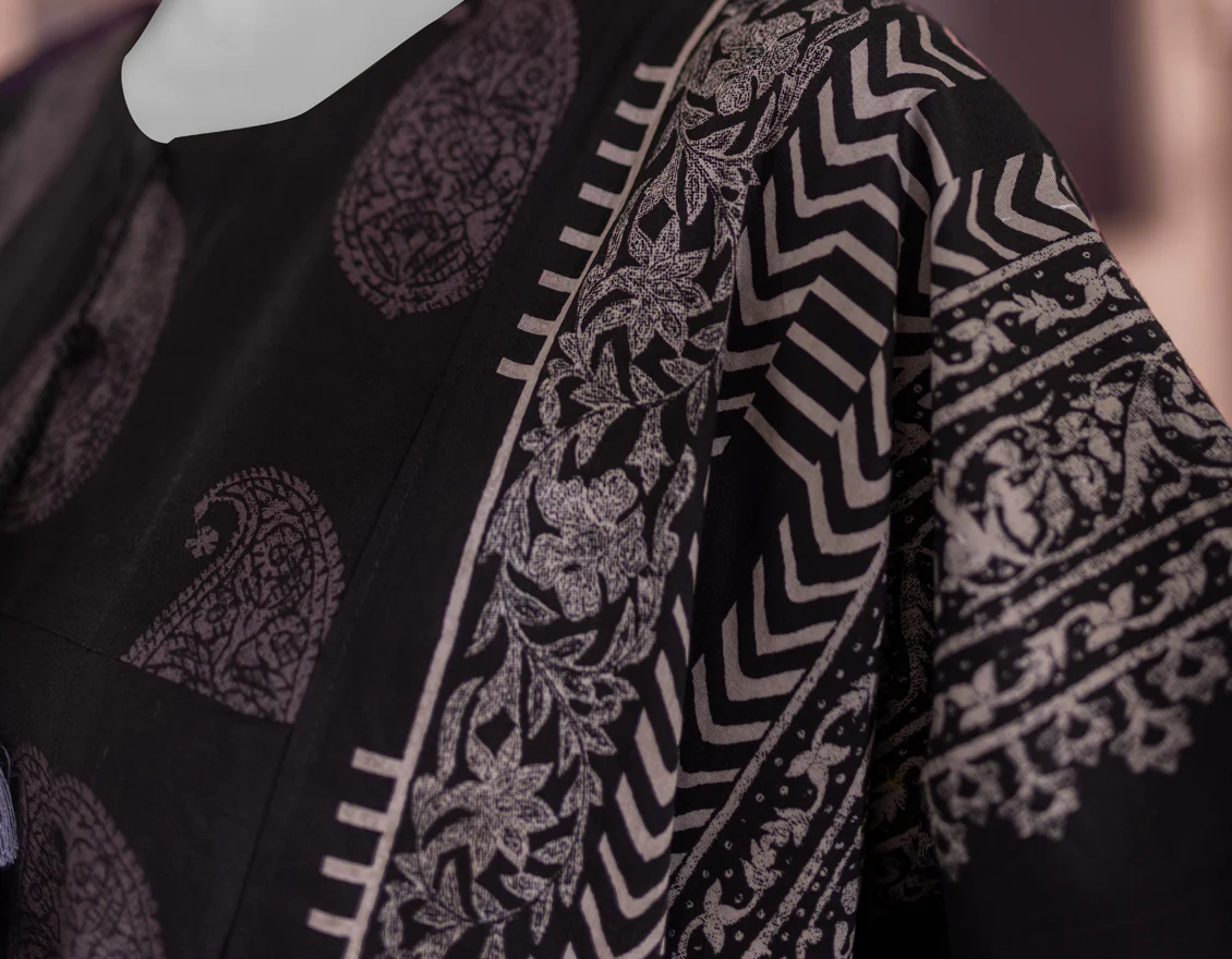 BLACK CAMBRIC 3PC UNSTITCHED | JJLS-W-JW-US-22-1720 FB/COLABA - Image 3