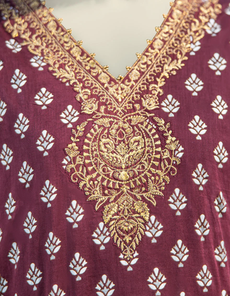 MAROON LAWN 3PC STITCHED | JLAWN-S-25-060/S ROYAL GARDEN-6 - Image 3