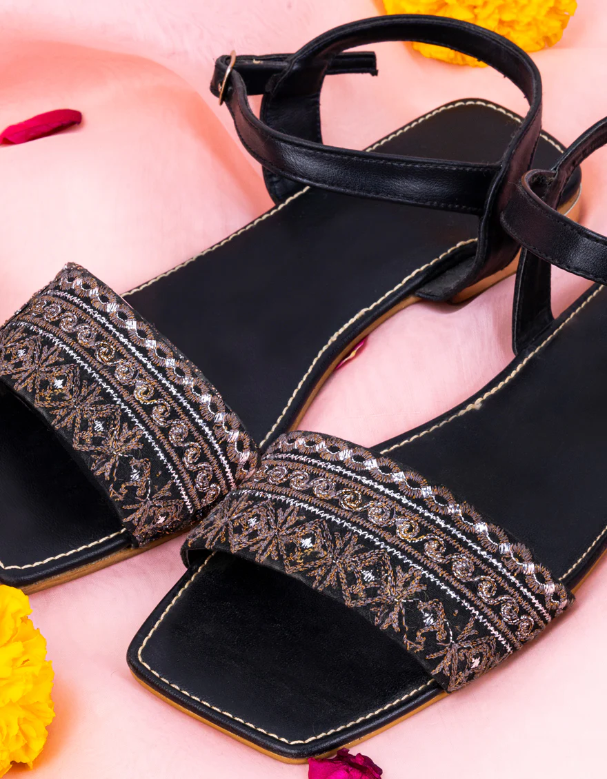 BLACK CHAPPAL | JLFWC-US-23-021 FB/SURMAI SANDLE - Image 2