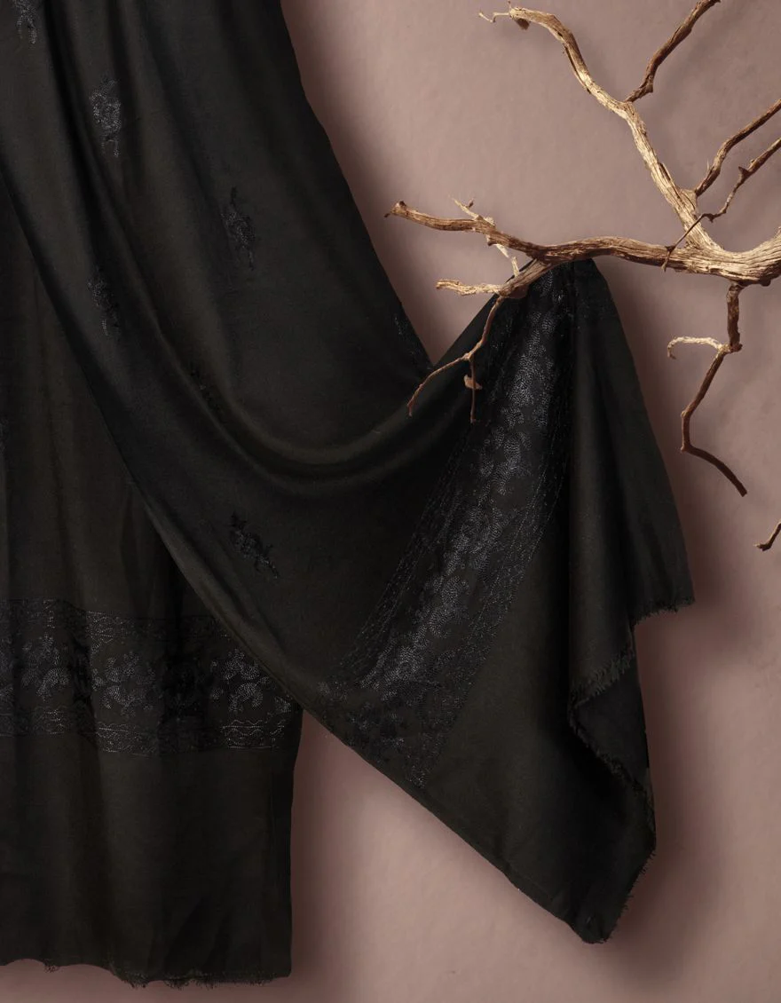 BLACK SHAWL | JSH-SHW-US-21-0020 FB/AARI BORDER SHAWL-BLK - Image 2