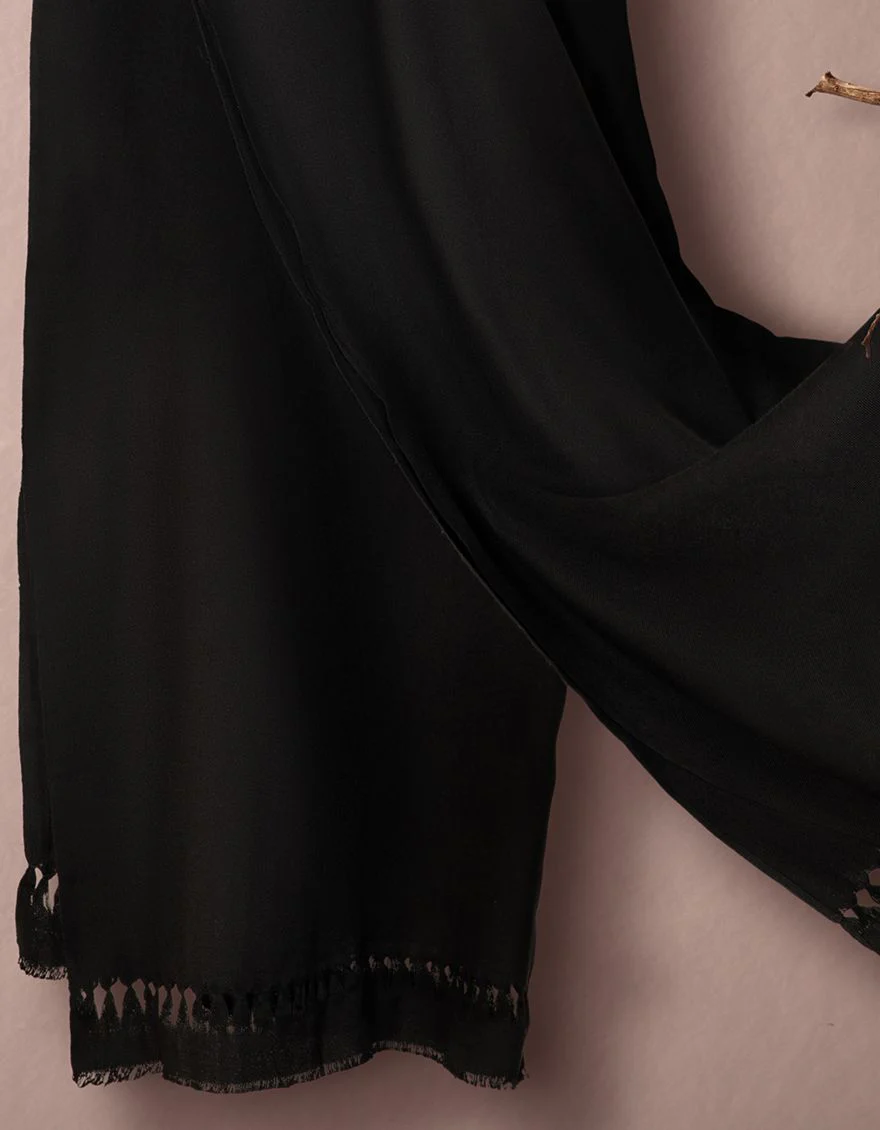 BLACK SHAWL | JSH-SHW-US-21-0027 FB/SOLID DYED SHAWL - BLACK - Image 2