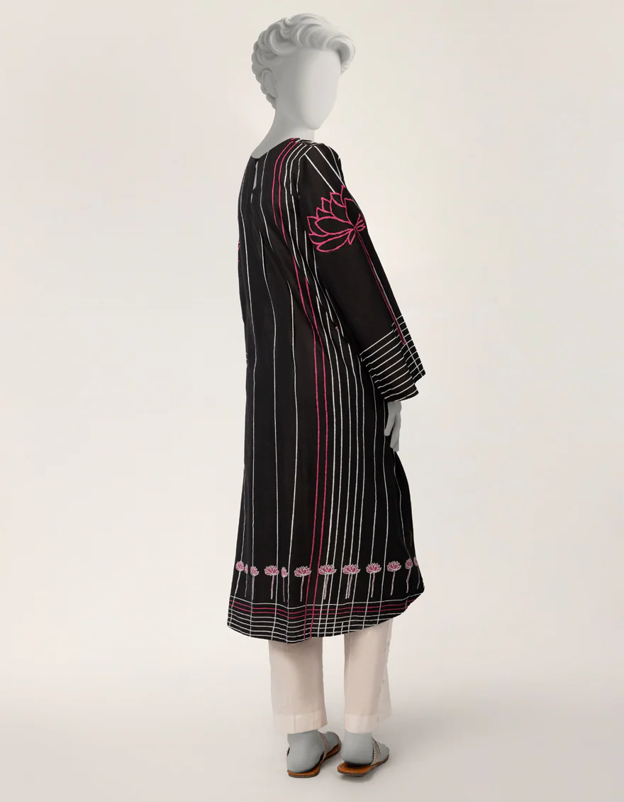 BLACK LAWN KURTI | JYGK-S-JTS-26-4122 FB/BLOCKED-2 - Image 3