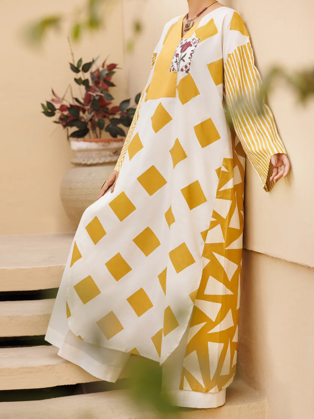 WHITE LAWN 2PC STITCHED | AL-2PS-LKS-1162/FB-1162A - Image 2