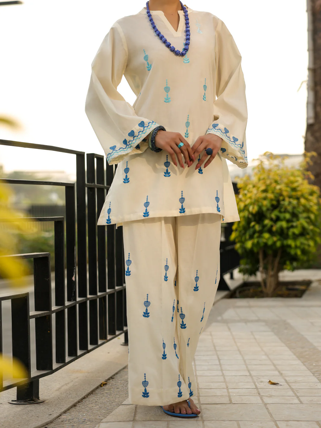 WHITE LAWN 2PC STITCHED | ALP-2PS-LKS-2538/FB-2538A - Image 3