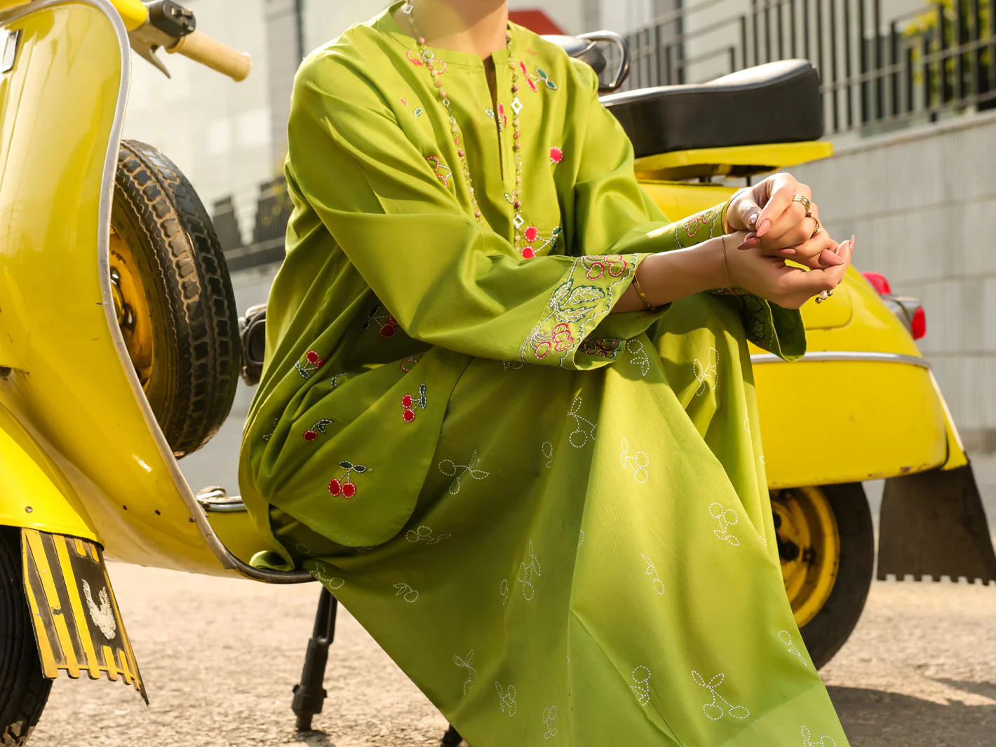 GREEN LAWN 2PC STITCHED | ALP-2PS-LKS-2540/FB-2540A - Image 4